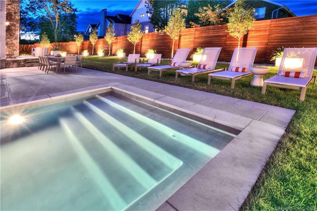 One week only including 2 weekends price is for the week Designer's own home with Gunite pool steps from Compo Beach.