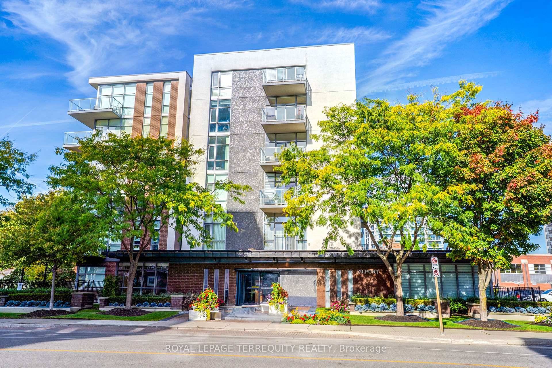 Welcome to Regatta III, a stunning 1 bedroom main floor condo that offers the perfect blend of luxury and comfort in a boutique building just steps from the scenic waterfront ...