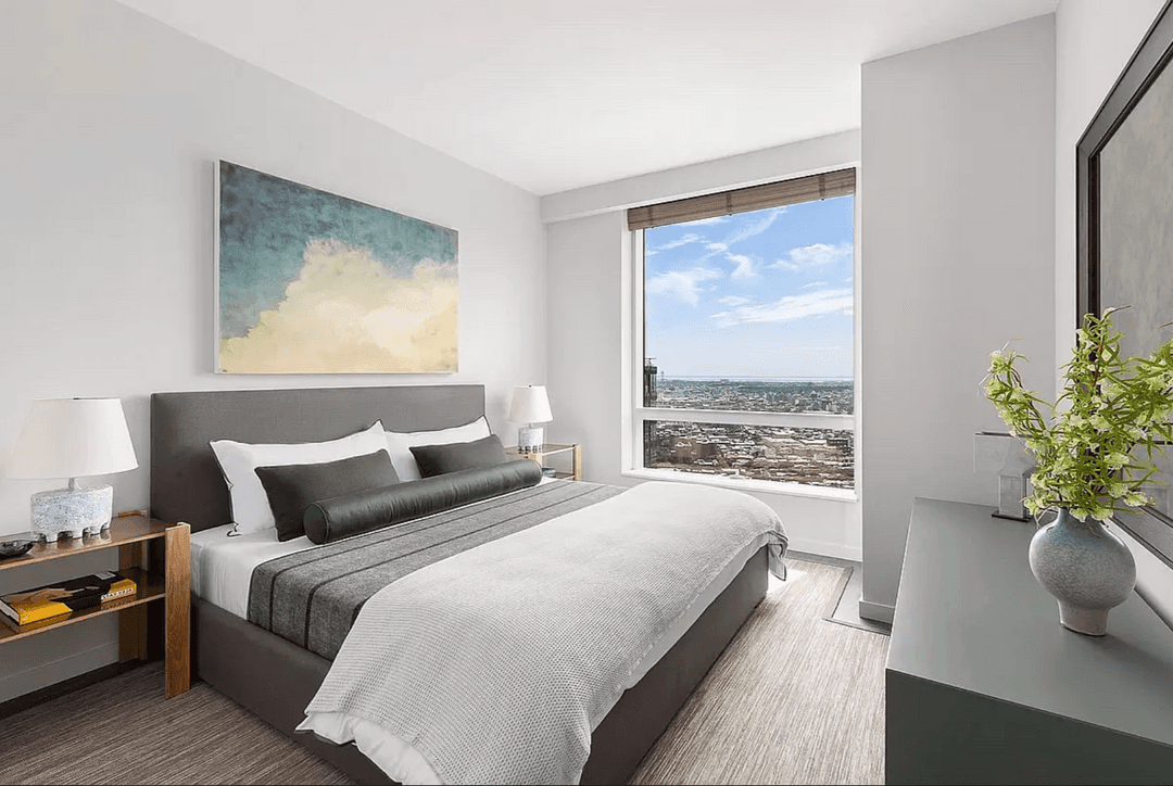 Positioned on the 61st floor of Brooklyn's tallest and most prestigious residential tower, Residence 61F offers an unparalleled living experience defined by sweeping, unobstructed views of cityscape.