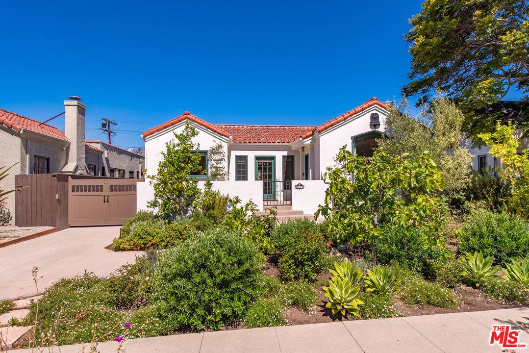 1039 Hi Point St 4BR Beverlywood La