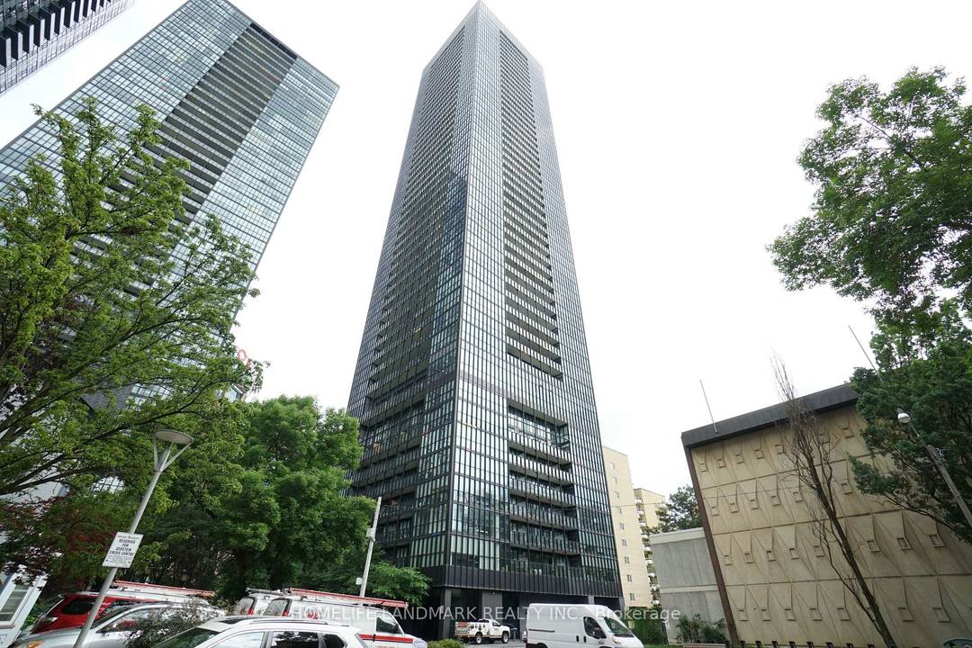 Highly Sought After X2 Luxury Condo By Great Gulf In The Heart Of Downtown.