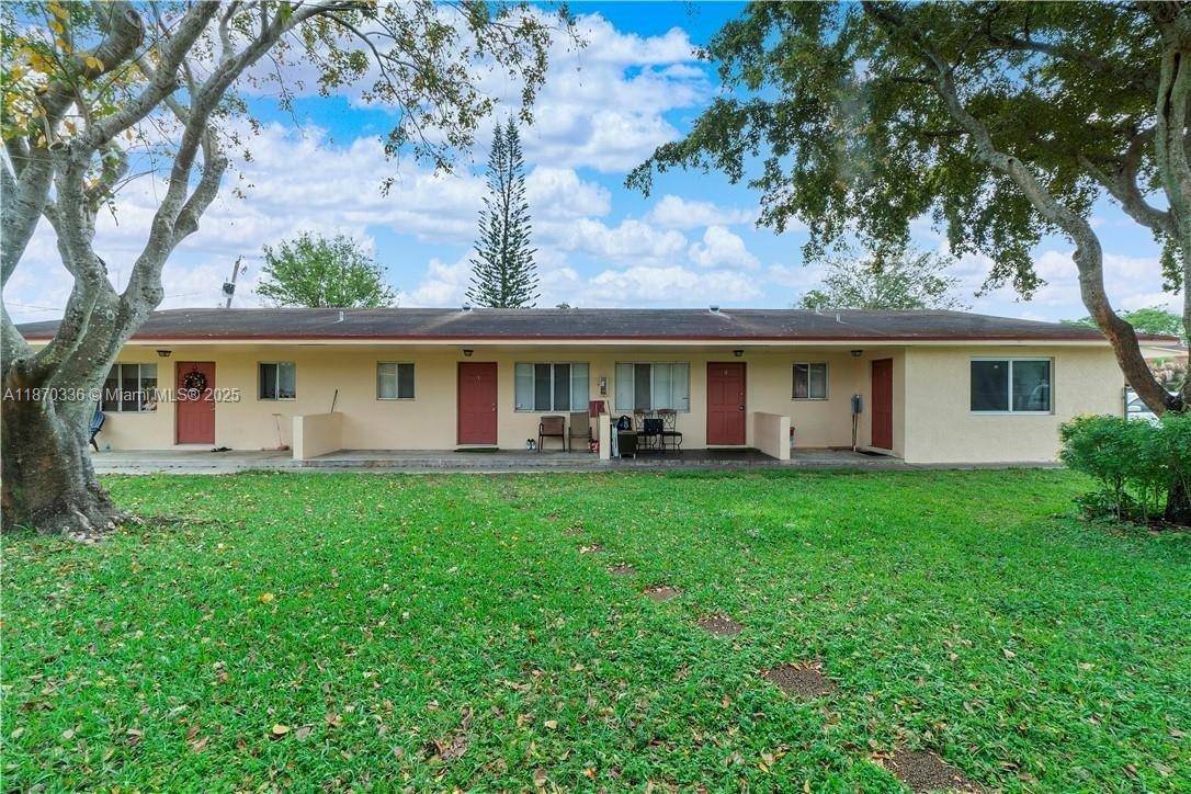 Outstanding income producing multifamily property in Davie !