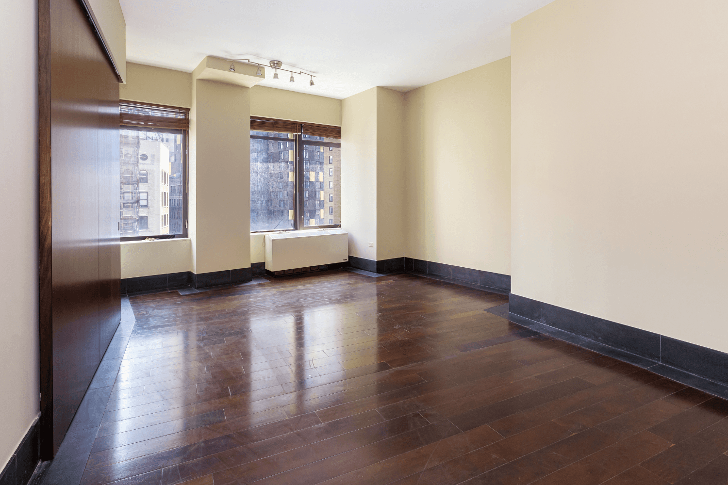 Welcome to this stunning one bedroom residence offering open, unobstructed views of the iconic Wall Street skyline.