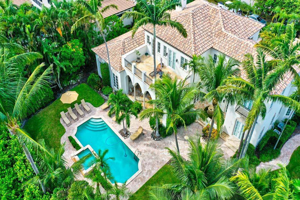Seasonal East Delray Beach private getaway awaits.