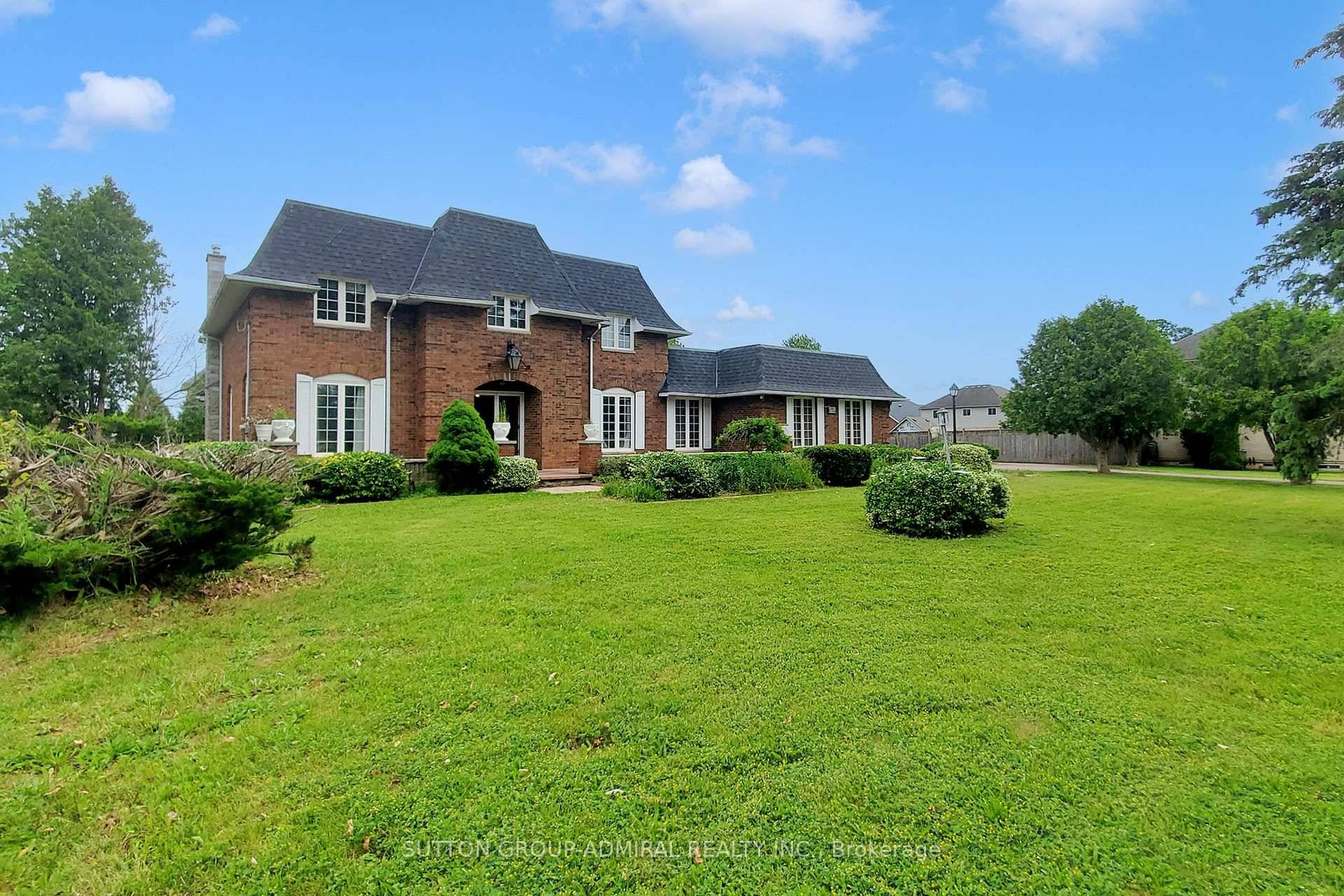 Beautifully maintained and renovated 2 storey house on almost one acre lot boasting 4, 000 SF floor space above the ground plus finished basement.