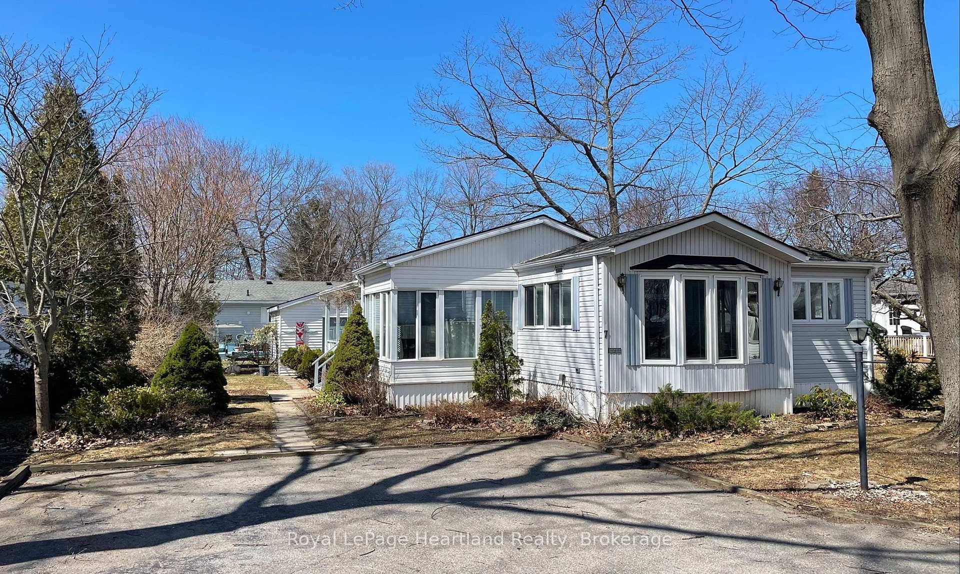 Opportunity knocks for those wanting to live at Meneset on the Lake !