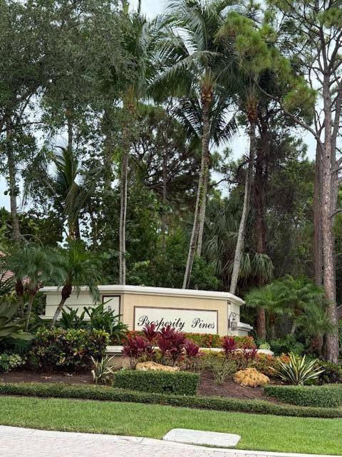 An incredible opportunity awaits in Prosperity Pines, a gated community in the heart of Palm Beach Gardens, Freshly painted inside and out, it boasts master bedroom suite and 1 guest ...
