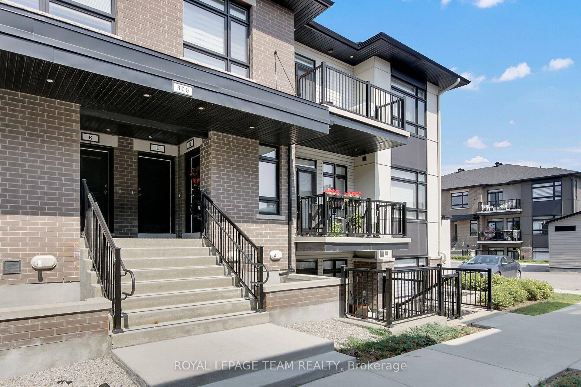 STUNNING, Bright amp ; Spacious Super Chic sought after MAIN level END unit located on the border of Kanata Stittsville.