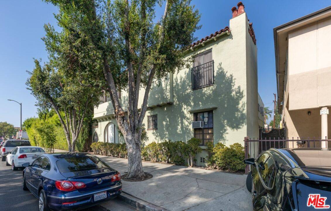 6027 Barton Ave 8BR Hancock Park La