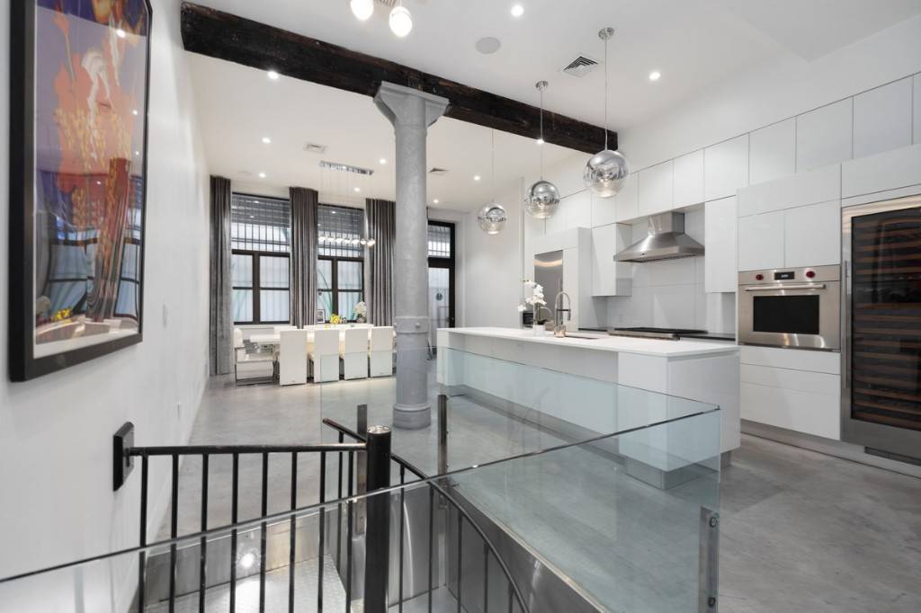 Fully furnished Duplex in the heart of NoHo !