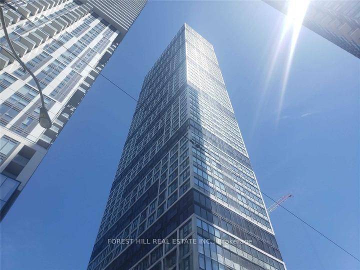 Welcome to Grid Condo This Beautiful 1 Bedroom Unit With Bright South Exposure Sunny Unobstructed South Lake View Located In the Heart Of Toronto, Dundas Street East Super Convenient Location ...