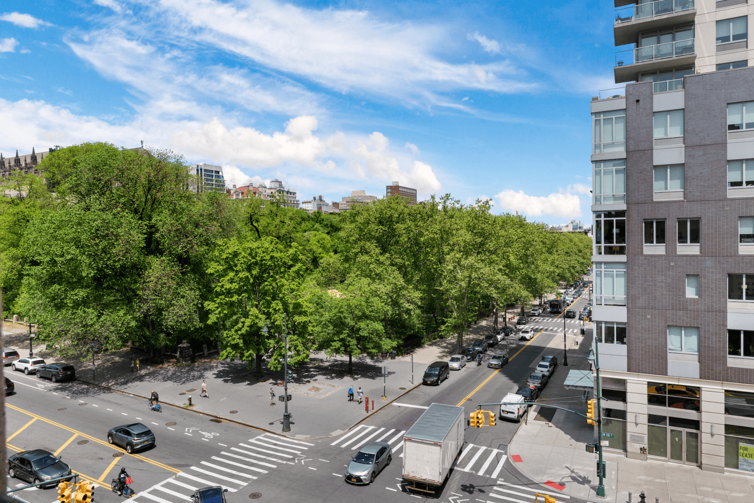 Welcome home to the largest 1 bedroom line at Towers on the Park, filled with light and overlooking the stunning Saint John The Divine and Morningside Park.