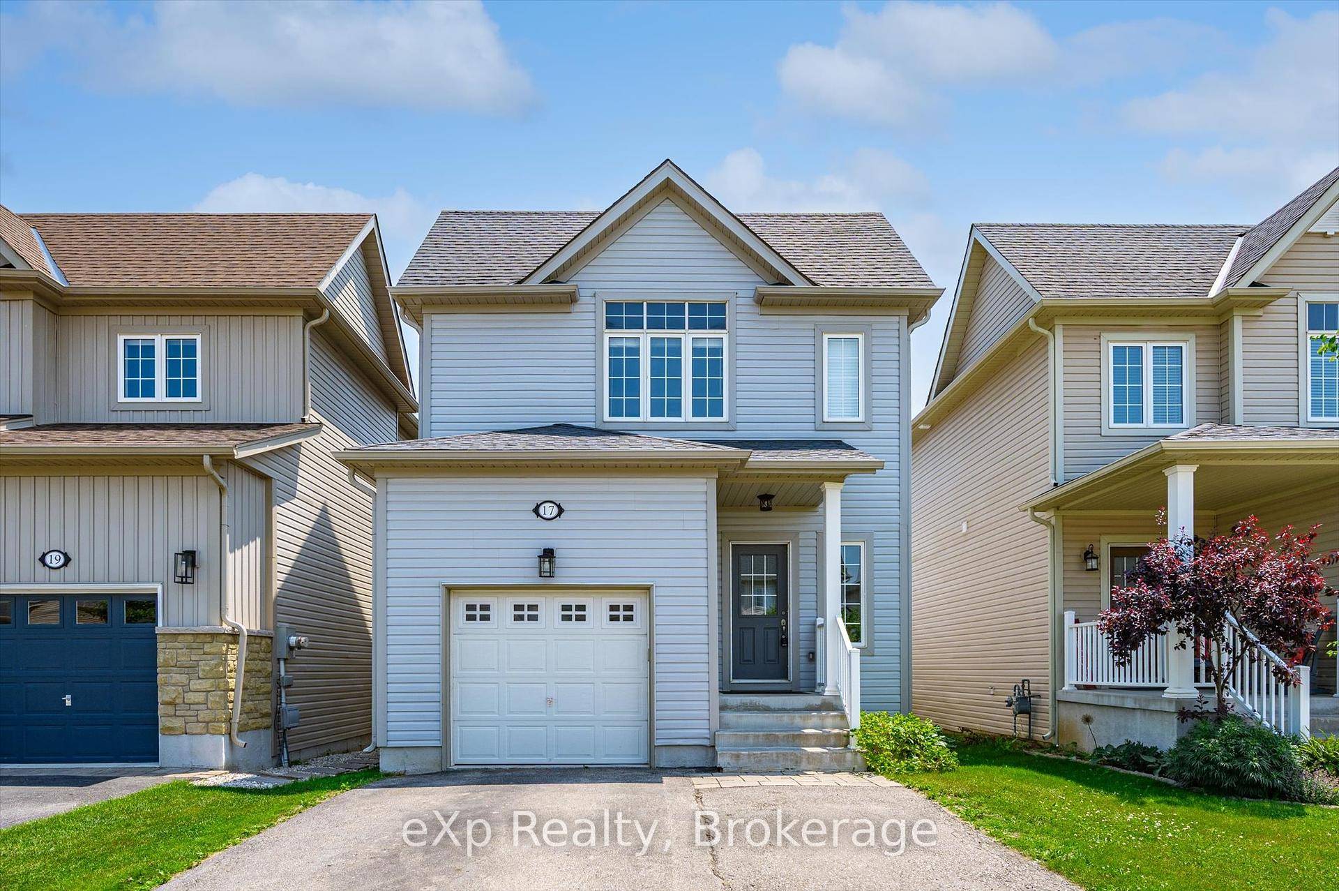 Welcome to 17 Goodall Court, a stylish 3 bedroom, 3 bathroom home nestled on a quiet road in one of Fergus's most family friendly neighbourhoods.
