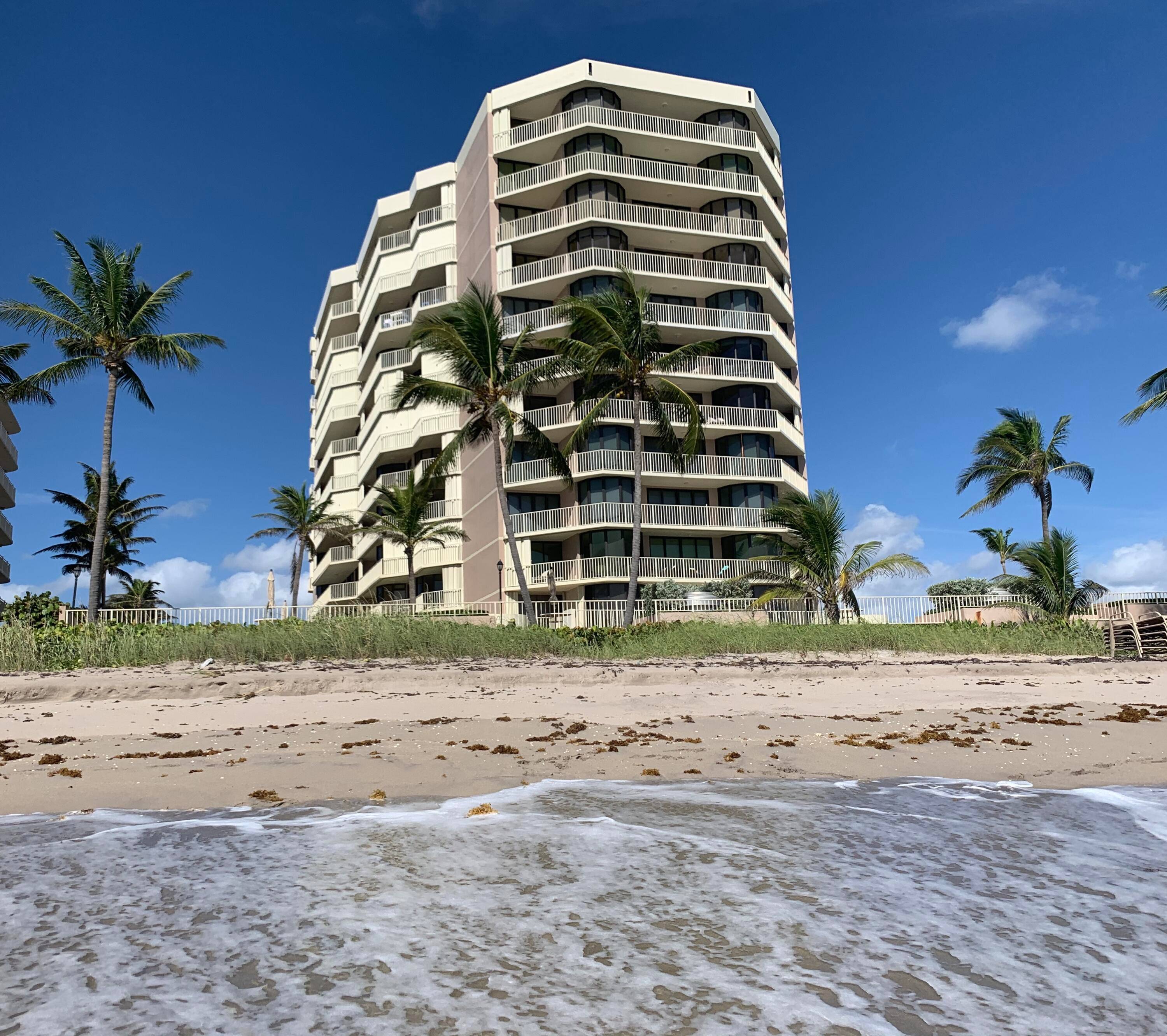 Trafalgar is an elegant boutique building on the sand, with security, gym, pool, hot tub and underground parking.