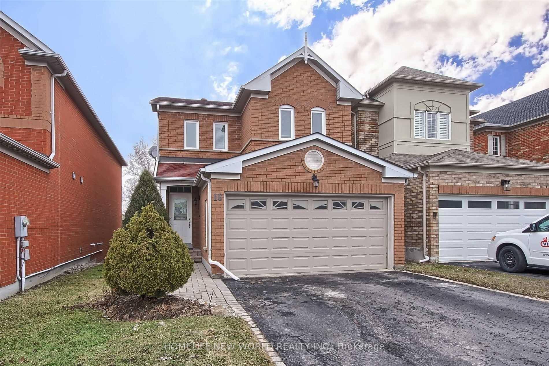 Gorgeous House On A Quiet Dead End Cul De Sac, Ravine Lot 4 Bedroom Beauty In A Prime Aurora Location !