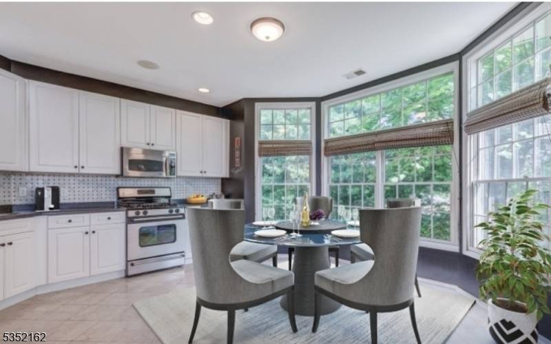 The PERFECT RENTAL ! ! Well Maintained Townhome w 3 BD 2 1 2 BA in DESIRABLE GATED Community.