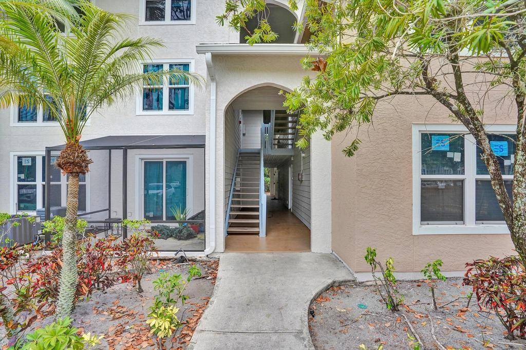 Spacious and extremely well kept two bedroom two full bath condo in Boynton Landings.