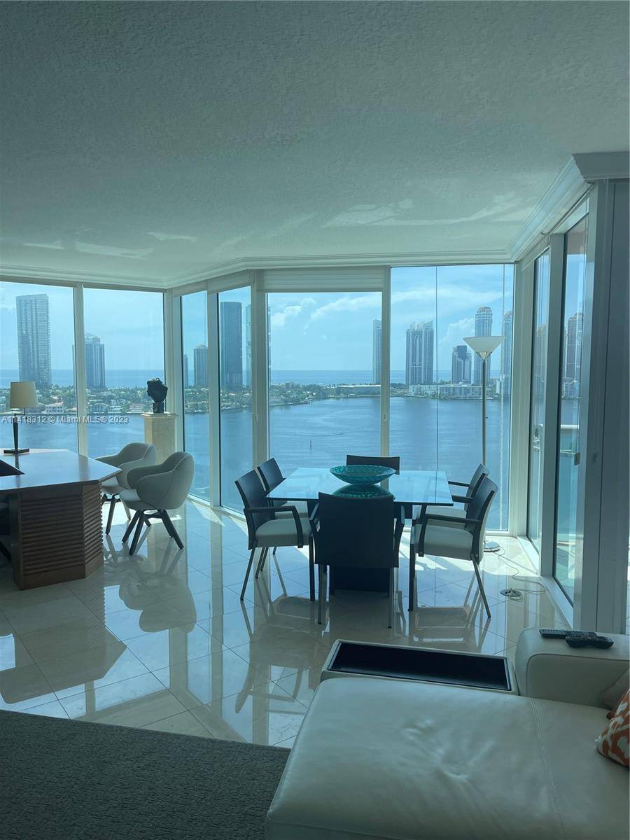 BEAUTIFUL AND SPACIOOUS 3 BED, 3, 5 BATHS IN AVENTURA.