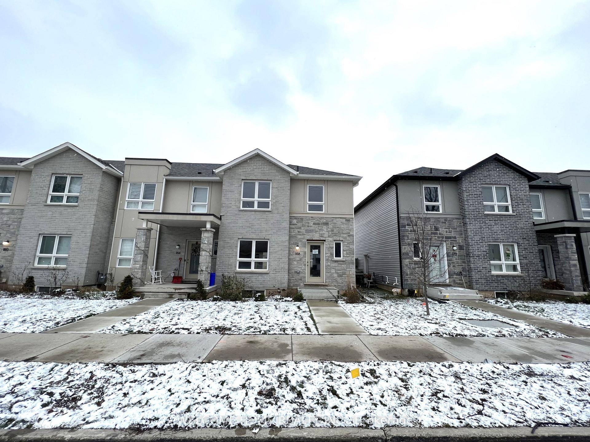 Corner Townhouse ENTIRE HOME, 4 Bedrooms !