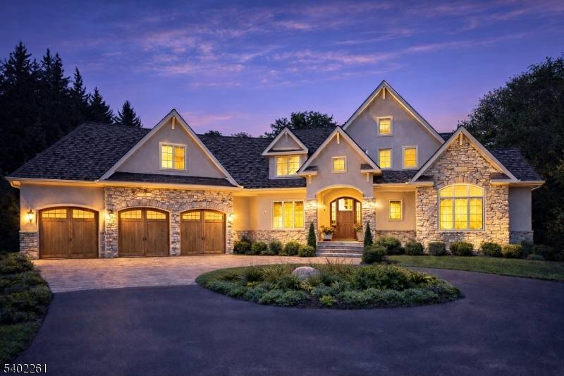 Apogee Pointe Estates presents an exclusive opportunity to design and build a fully custom home on a one acre homesite set along the crest of the stunning Watchung Mountain ridge.