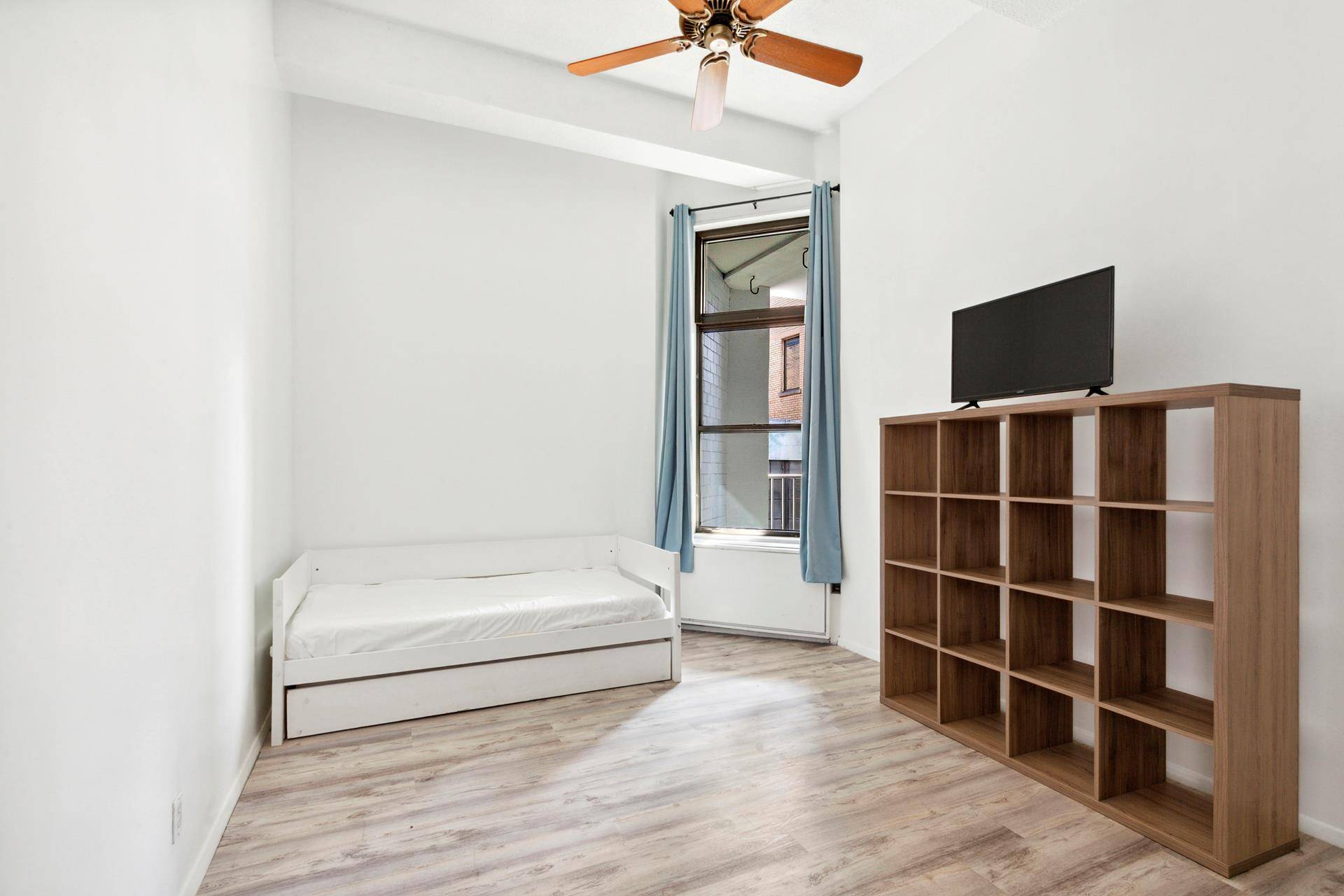 1 bedroom 1 bathroom with balcony with Empire State Building views.