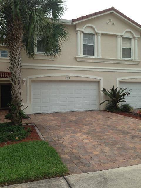 Beautiful townhome in the Community of Verona Palms.