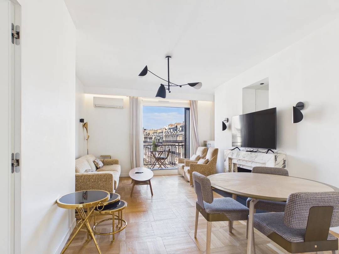 Champs-Élysées - Appartement 3 pièces - Entièrement rénové