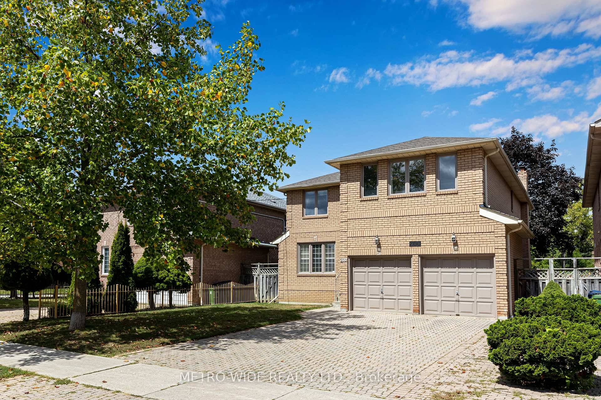 BEST VALUE 5 BEDROOM HOUSE IN PRESTIGIOUS CLAUDE WATSON EARL HAIG ZONE !