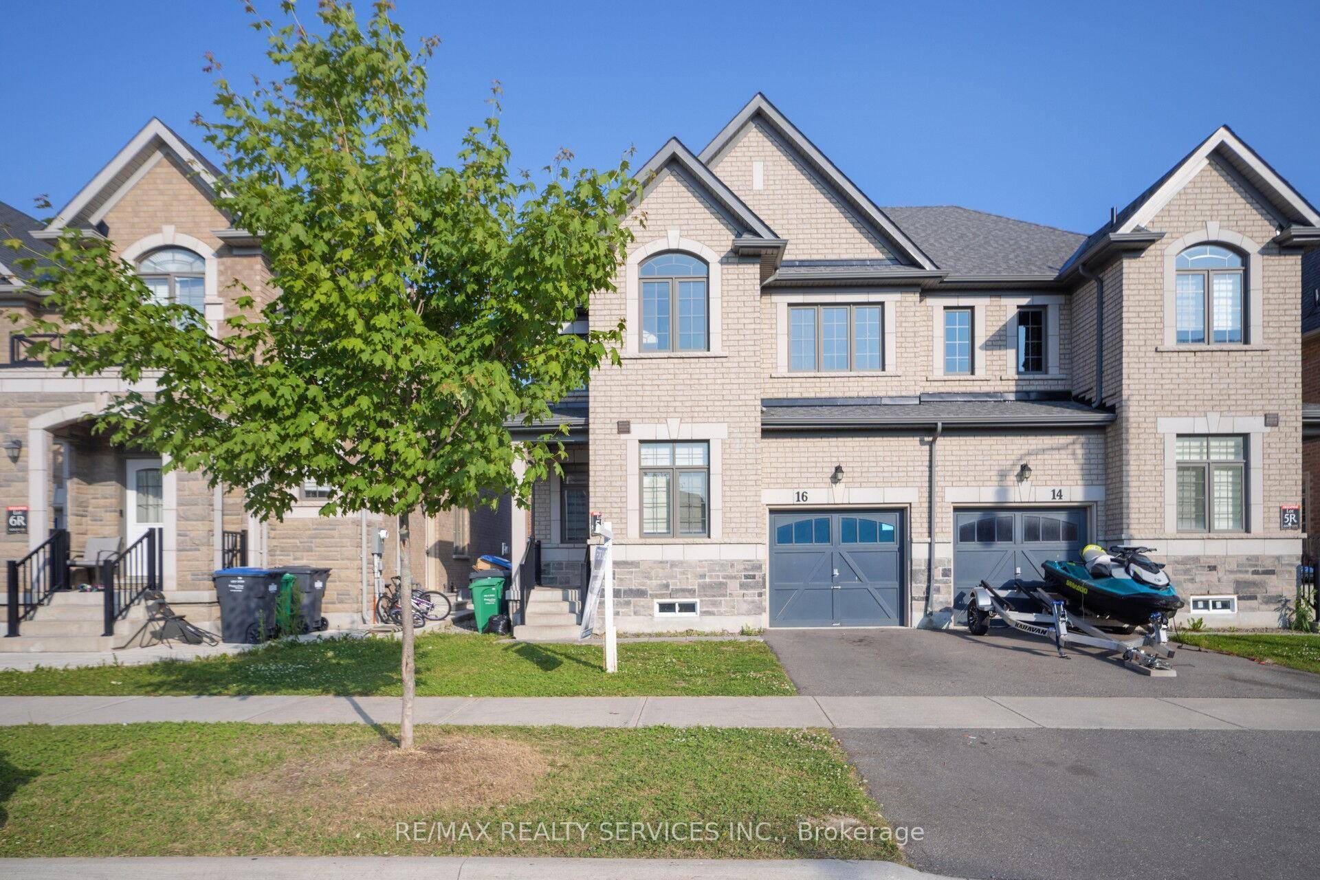 For Lease 16 Dolobram Trail Beautiful semi detached home offering 3 bedrooms and 3 washrooms with 9 ft ceilings on both main and second floors.