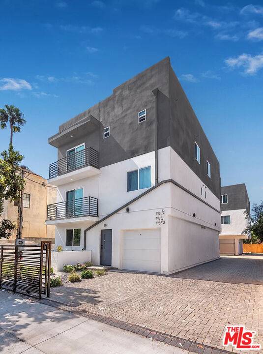 1153  S Ardmore Ave 16BR La