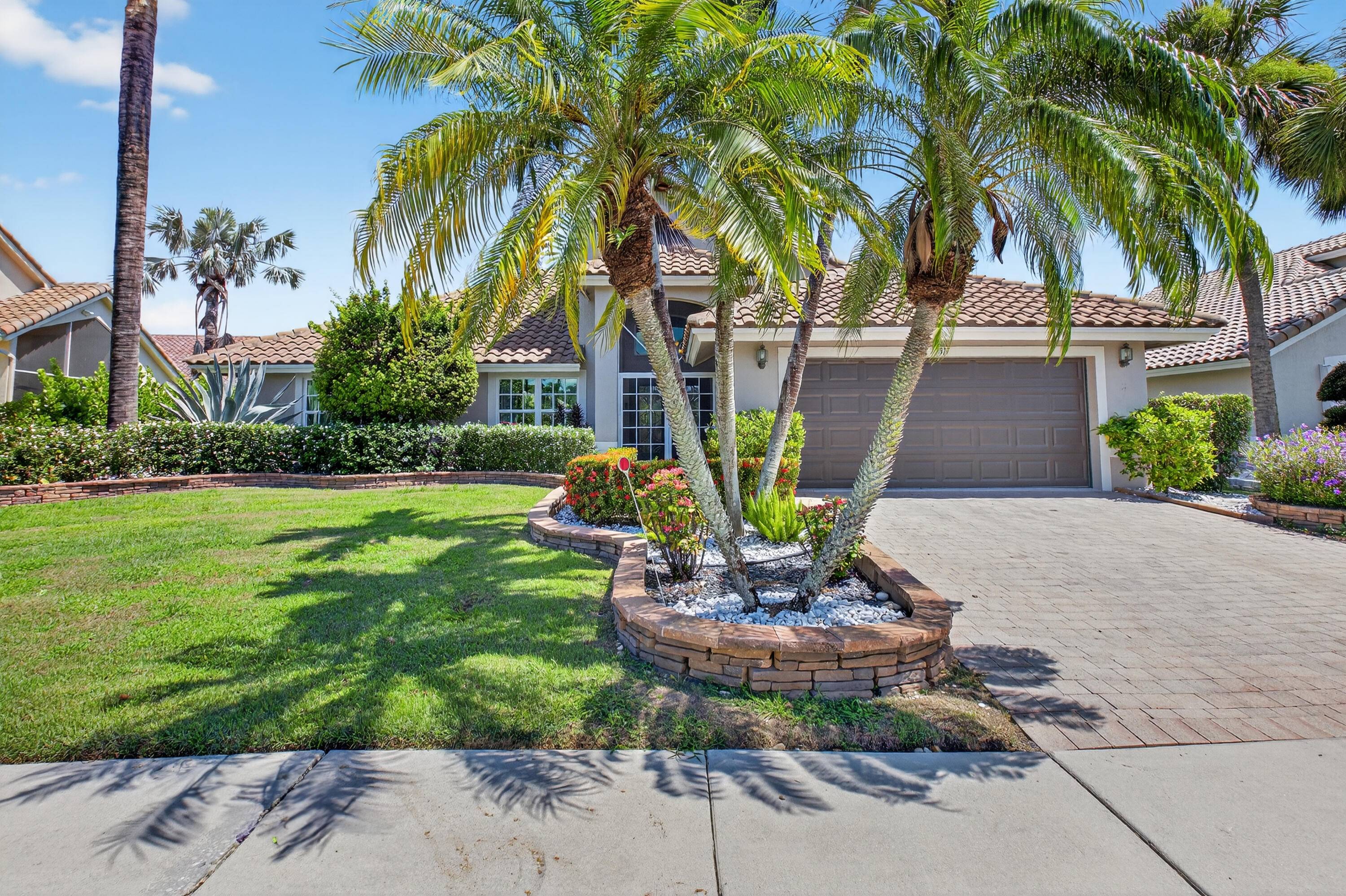 NO MANDATORY GOLF MEMBERSHIP REQUIRED NEW ROOF INSTALLED IN 2020 BRENTWOOD 11 FLOOR PLAN COVERED PORCH 15'4'' X 11'0'' HAS BEEN CONVERTED INTO AN INDOOR AIR CONDITIONED SPACE TO BE ...
