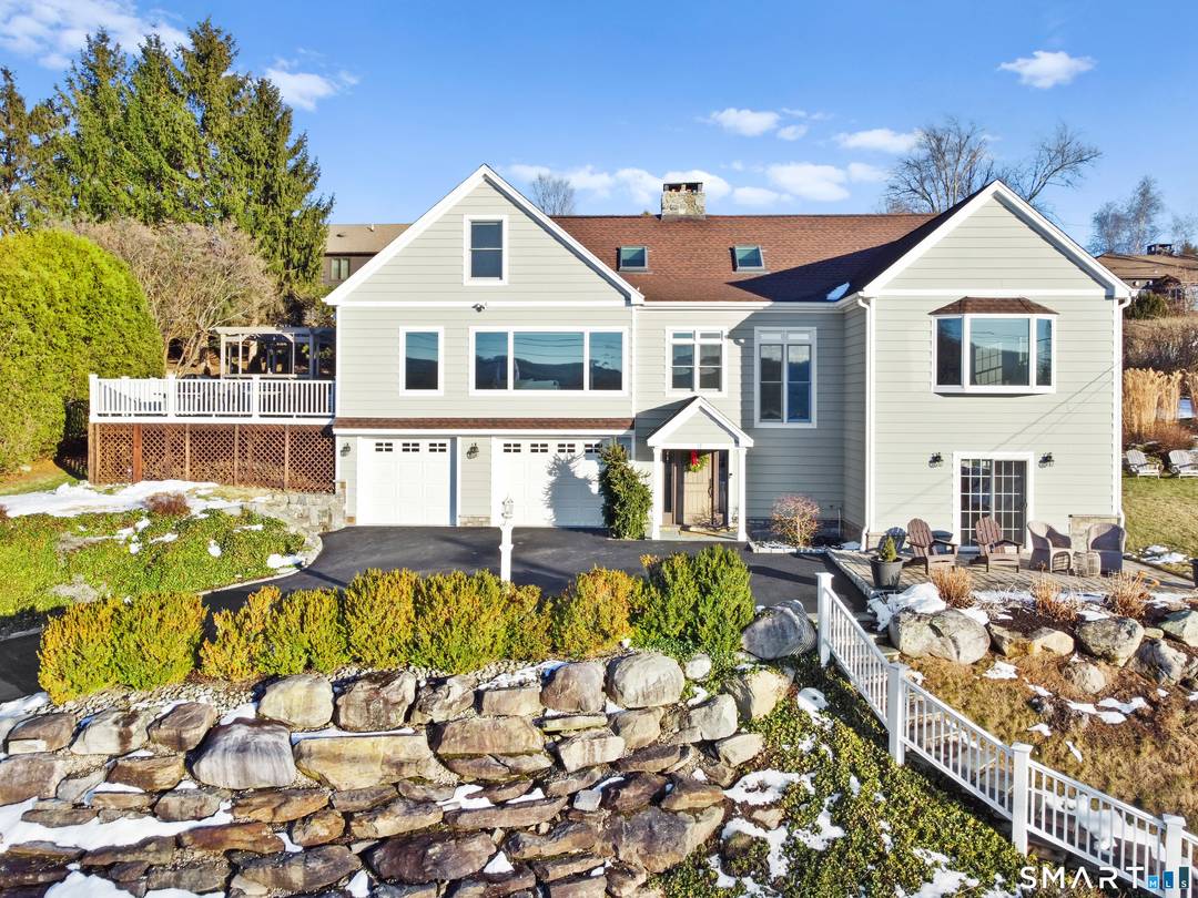 Welcome to 17 Meadow Ln in Candlewood Lake Club !