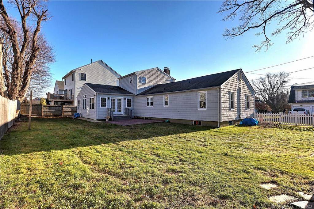 Enjoy coastal living at its best in this lovely 3 bedroom, 2.