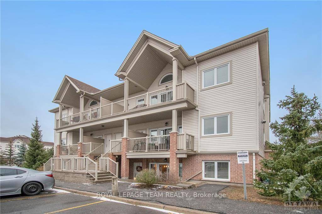 Open and bright 2 bed 1 bath home in desirable Findlay Creek, perfectly located within short walking distance to bus stops, grocery stores, shopping, parks and schools.