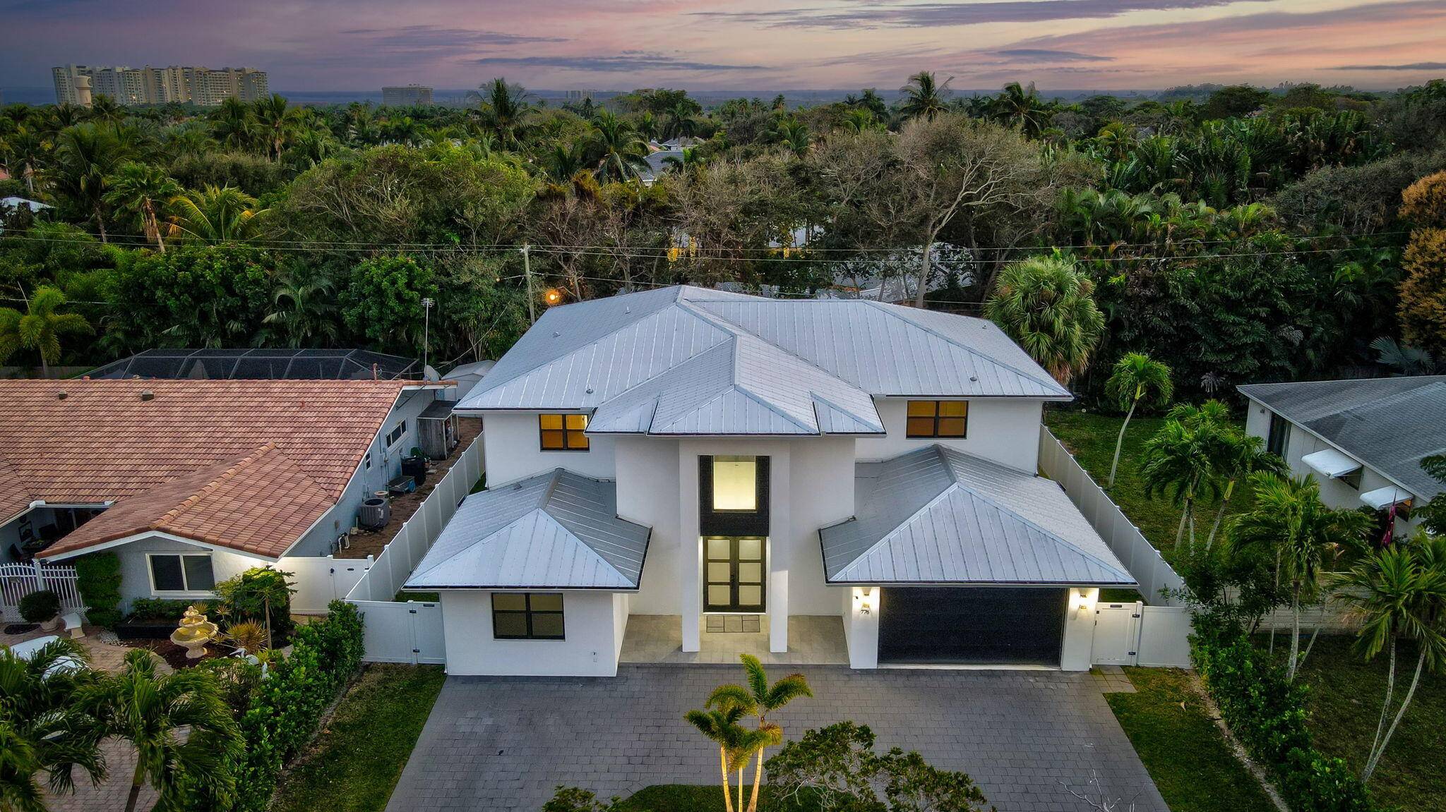Nestled in the heart of East Boca Raton, this brand new, modern 4, 000 sq ft home exemplifies exceptional craftsmanship and offers an unbeatable location just minutes from the beach, ...