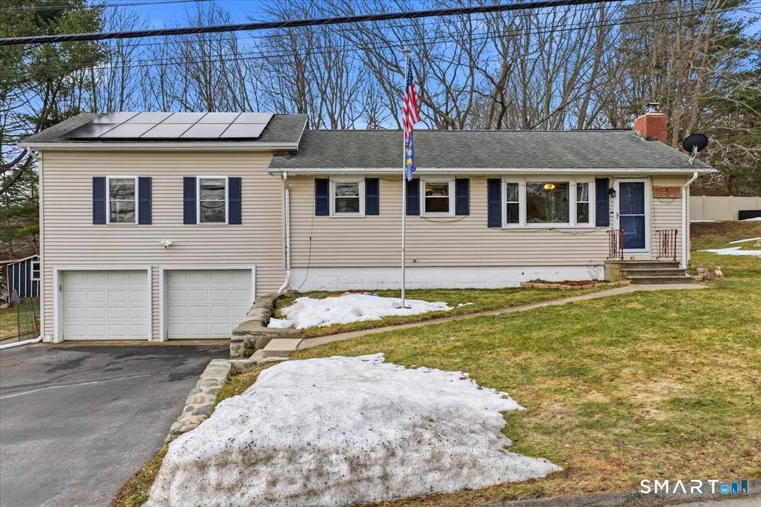 Comfortable one level living awaits at 40 Kenyon Road in the desirable Quaker Hill neighborhood of Waterford.