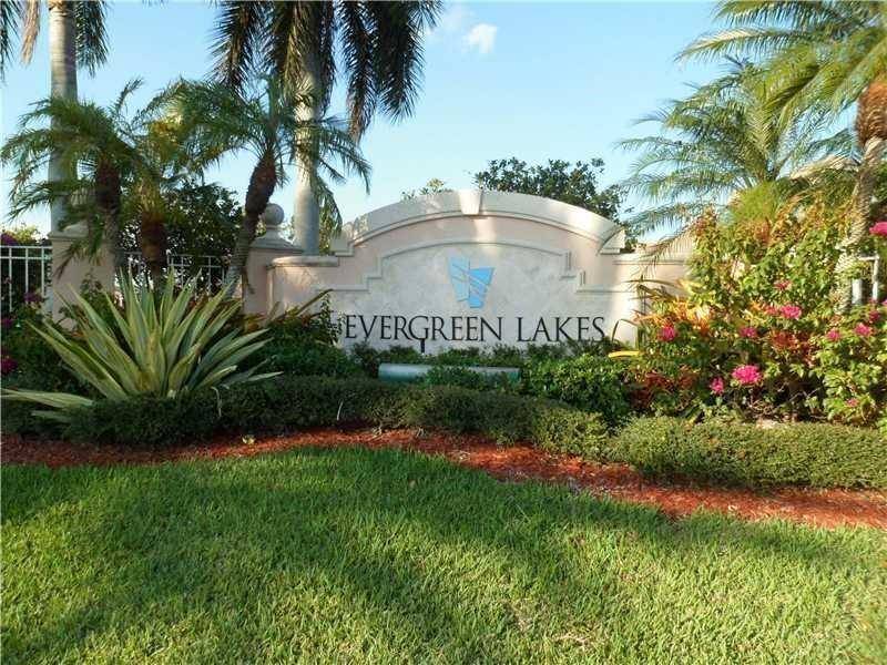 Quick sale ! Beautiful and spacious 2 bedroom, 2 bath first floor condo with high ceilings, located in the highly desirable Evergreen Lakes community.
