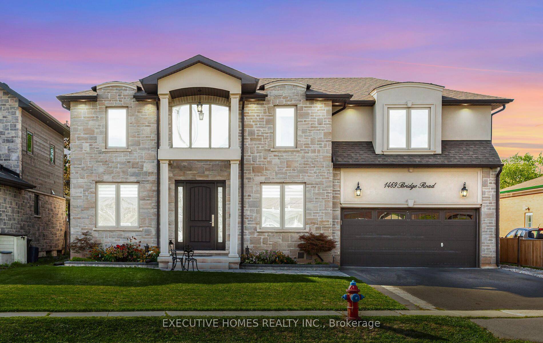 Welcome to Elevated Luxury in Oakville's Prestigious Southwest Community !