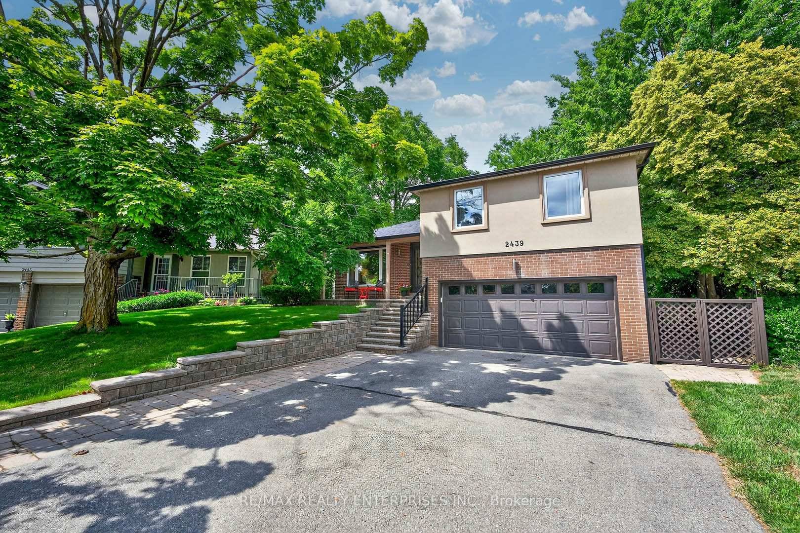 Welcome to 2439 Arioso Court, a beautifully maintained 4 level sidesplit tucked away on a quiet, family friendly court in one of Mississauga's most desirable mature neighbourhoods.
