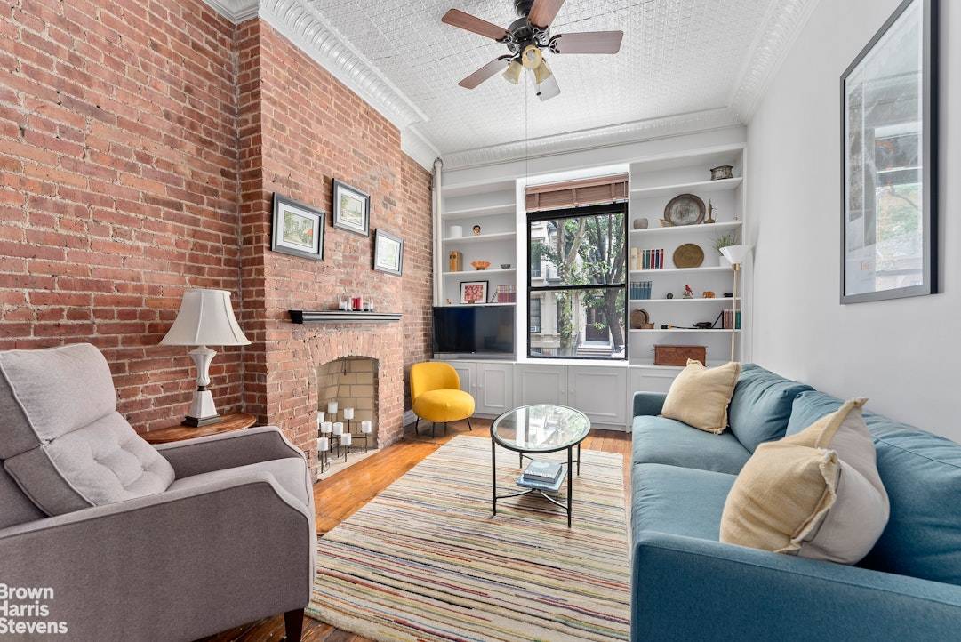 Welcome home to the most flexible layout in Carnegie Hill !