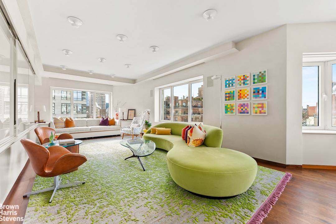 Sophisticated yet welcoming, Residence 20BCH at 201 East 79th Street is a meticulously renovated five bedroom, three and a half bathroom home in the heart of the Upper East Side.