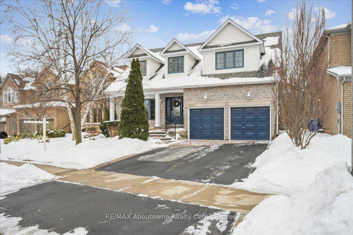 This beautiful home is located in the heart of Joshua Creek steps away from top rated schools and in one of the most desirable neighborhoods of Oakville.