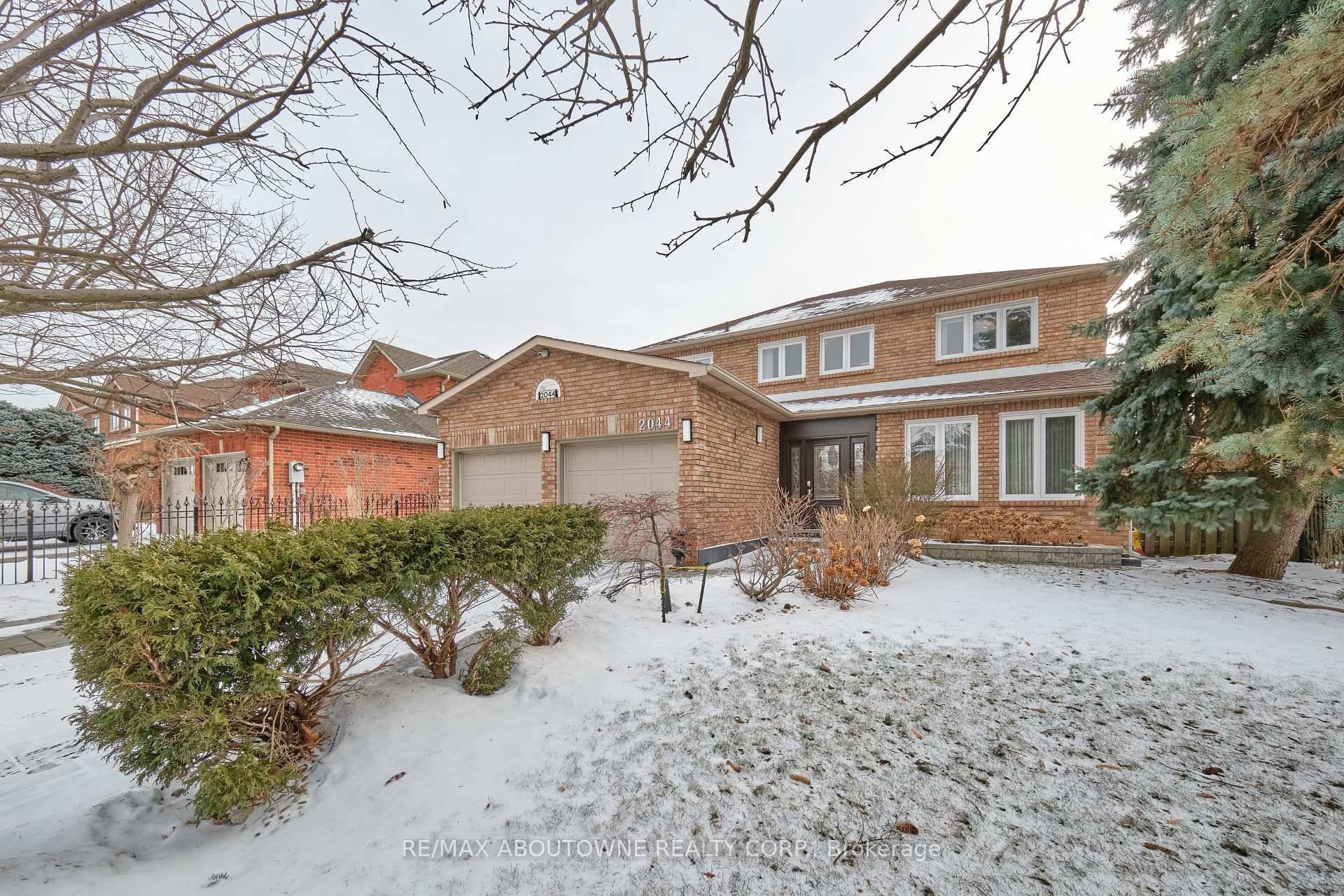 Welcome to 2044 Grenville Dr, Oakville, a beautifully maintained 4 2 bedroom detached home near Upper Middle amp ; Eighth Line.