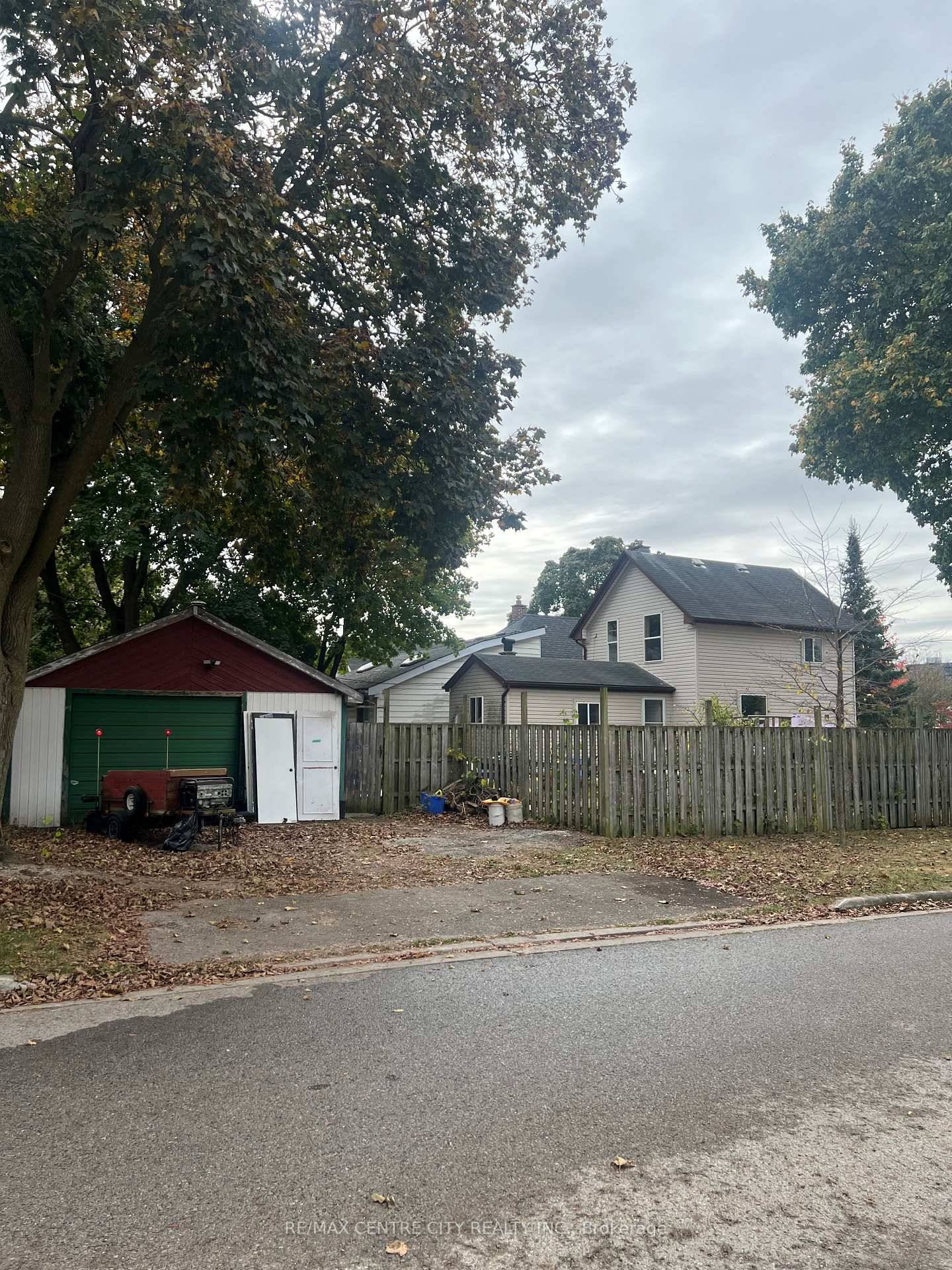 WOW ! Good quiet location at the right price !