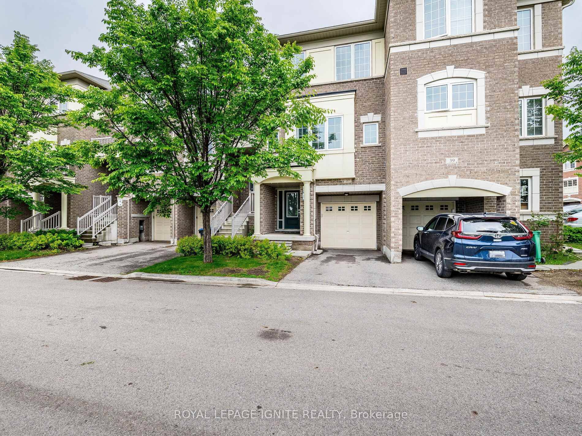 Beautiful open concept well lit 1, 738 Sqft townhouse in a family friendly complex.