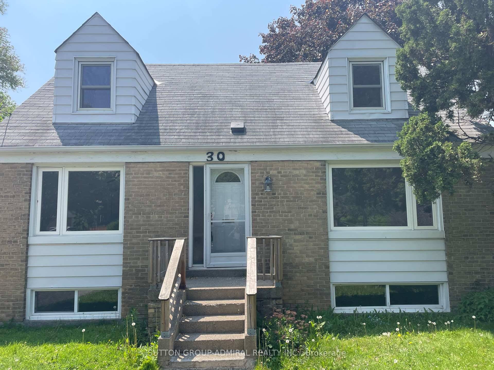 Spacious Home in a Quiet, Family Friendly Neighbourhood !