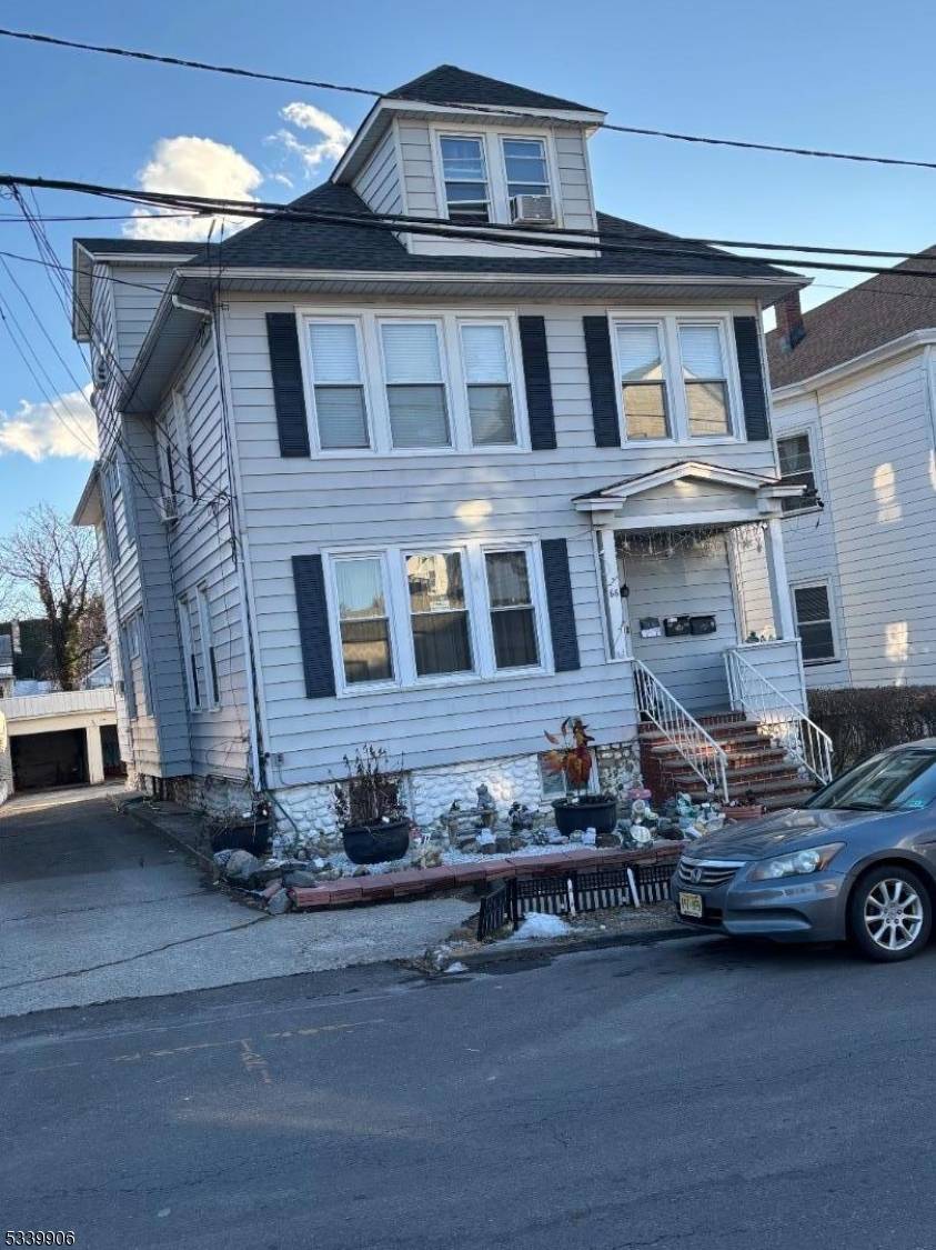 Don't miss this fantastic investment opportunity in the desirable West Side Hillcrest section of Paterson !