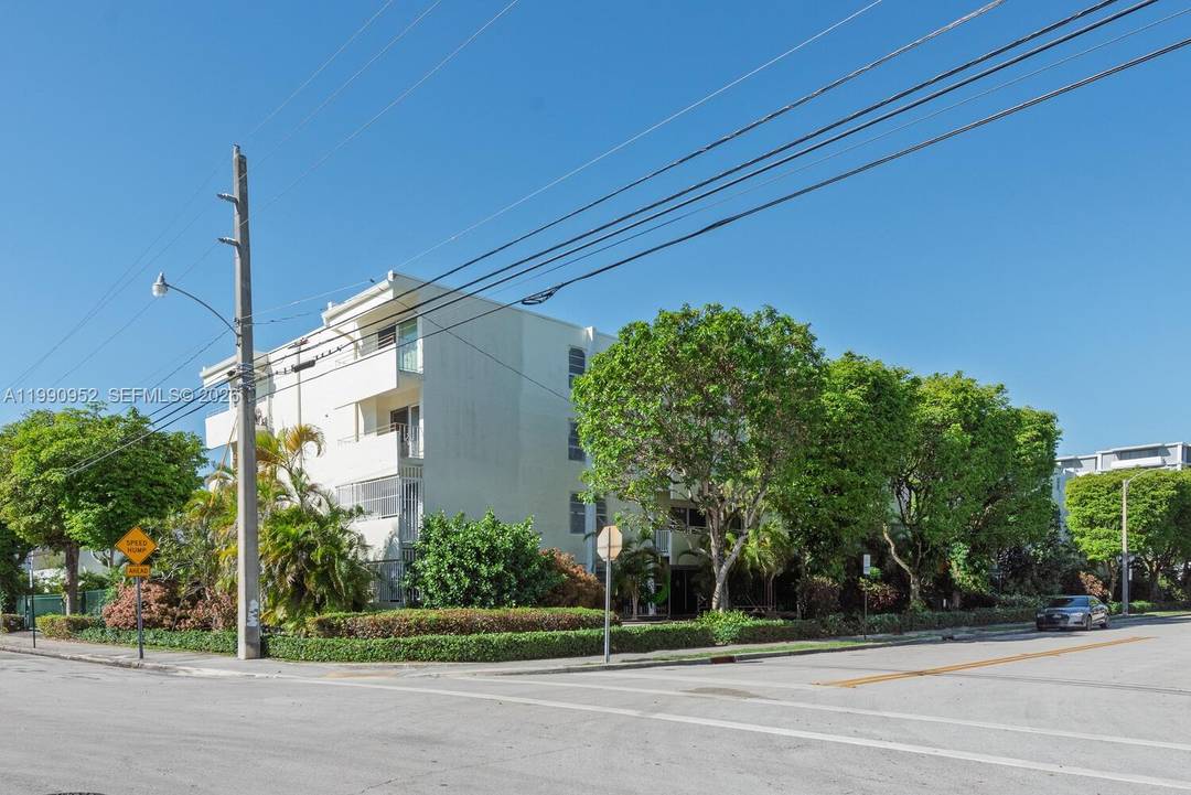 Rarely available with an amazing location in the heart of South Miami, Alca Condo is a secret place hiding in plain sight.