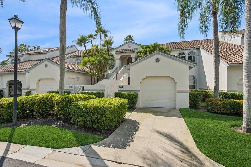 Fully renovated 2 Bed 2 Bath First Floor Villa with Golf and Water Views PGA National.