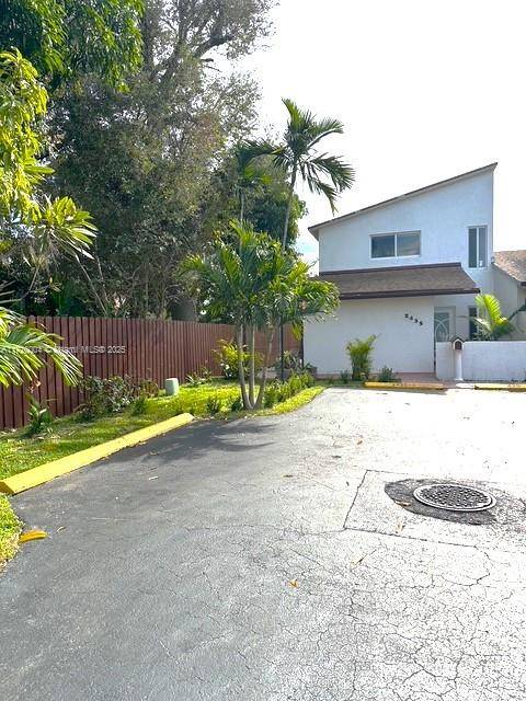 This stunning townhouse, nestled in the desirable Bryan Park neighborhood, is ideally located just minutes from vibrant Coral Gables, Coconut Grove, Brickell, and the expressway making it the perfect blend ...